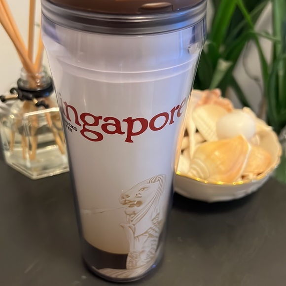 Starbucks Global Icon Series Insulated Travel Tumbler / Mug 12 oz - Singapore - Picture 2 of 6